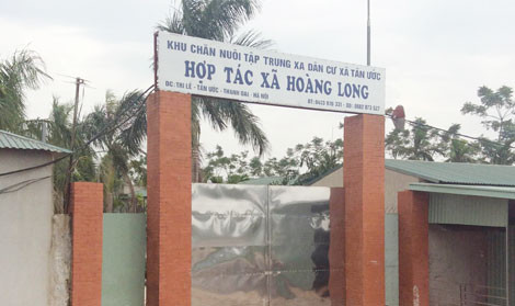 Cổng vào HTX chăn nuôi Hoàng Long.