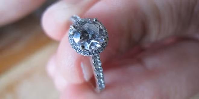 5. Kim cương Nhu cầu giảm, sự xuất hiện của kim cương nhân tạo và nguồn cung lớn là những nguyên nhân khiến giá kim cương sẽ giảm trong năm 2017.