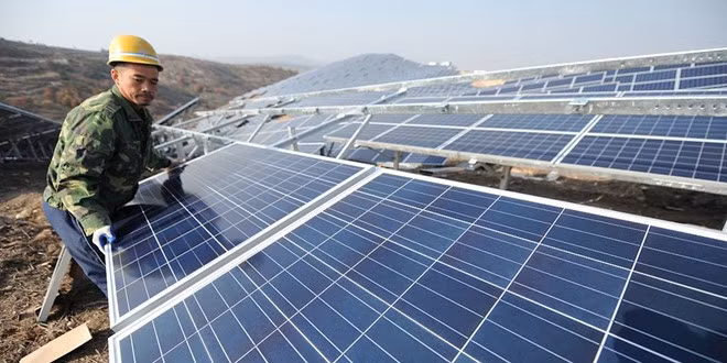 4. Tấm năng lượng mặt trời Nhu cầu sử dụng năng lượng mặt trời tăng khiến nguồn cung và hiệu quả sản xuất tấm năng lượng mặt trời tăng. Nhờ đó, giá mặt hàng này trong năm tới sẽ giảm khoảng 12% so với năm 2016.