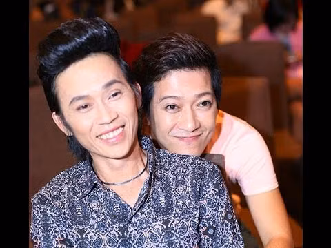 Với Trường Giang, NSƯT Hoài Linh cũng không ngại ngần điều gì vì anh coi đó là một người em trong nghề. Trường Giang cũng chia sẻ chính Hoài Linh là người giúp anh rất nhiều trong thời gian đầu bước chân vào nghề.