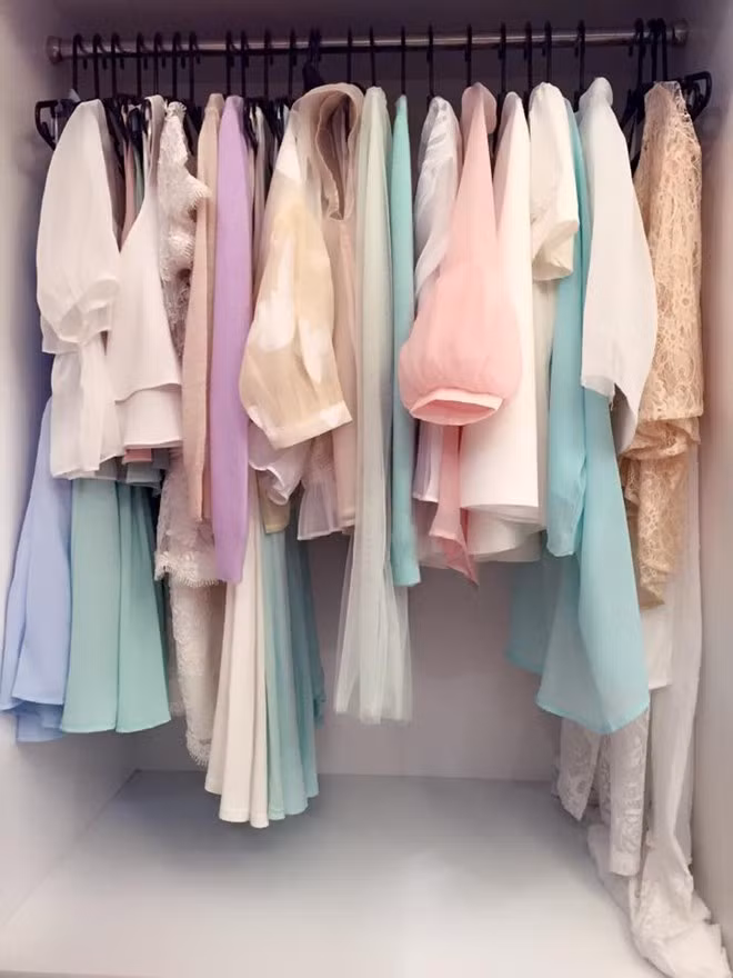 Một góc tủ quần áo của hot girl xinh đẹp.