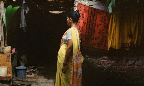 Nhiều phụ nữ Ấn Độ chấp nhận đẻ thuê nhiều lần vì hoàn cảnh khó khăn. Ảnh: Guardian