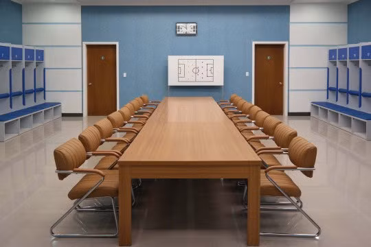 Tại một phòng họp của Sân vận động 1 tháng 5, lại một "phong cách" và màu sắc khác. Điều đáng nói là màu sắc sử dụng trong các không gian đều không theo một chuẩn mực nào.