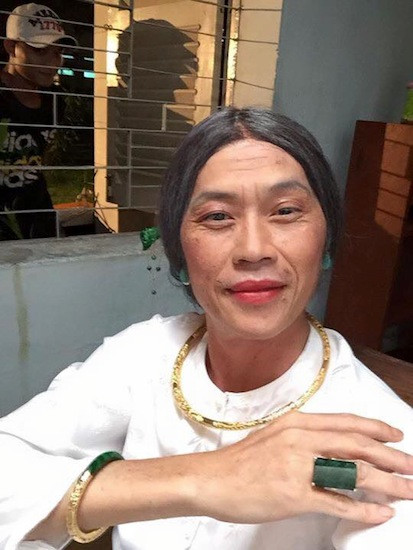 Dù hoá thân vào hình tượng 'giai nhân già'...