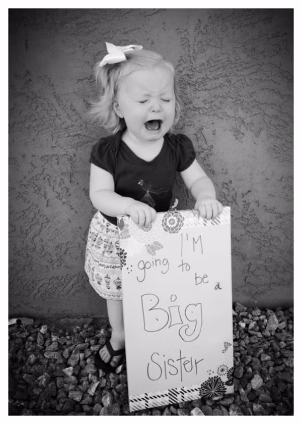 ... Ôi không, con không có muốn làm chị cả đâu mẹ ơiiii.