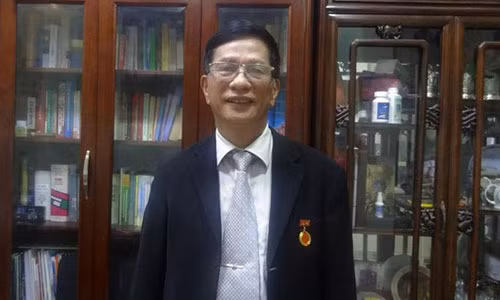 Chuyen gia VN: Nga qua khon trong “nuoc co” rut quan khoi Syria