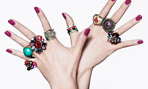 Deo nhan sao cho hop phong thuy de tai loc doi dao?