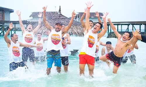 Ong chu chi 500.000 USD cho 100 nhan vien di du lich Maldives