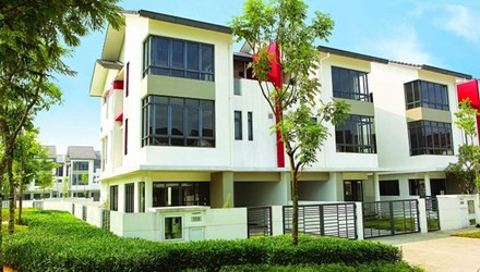 Biệt thự, liền kề đang nhận được sự quan tâm đông đảo của khách hàng thủ đô nhưng hầu hết các dự án đều có vị trí xa trung tâm.