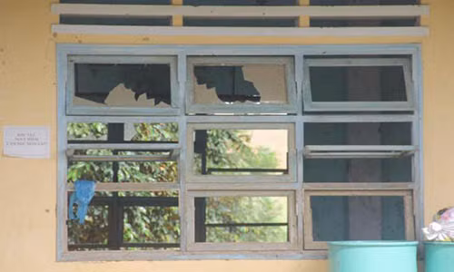 Nhiều hạng mục trường bị xuống cấp nghiêm trọng. Ảnh: Công An Đà Nẵng.