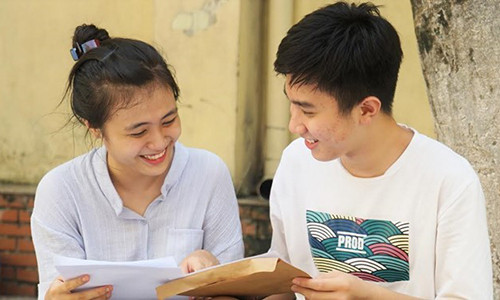 Thí sinh đăng ký xét tuyển đại học 2016. Ảnh: Quỳnh Như.