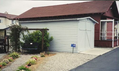 Walt Disney: Gã khổng lồ trong lĩnh vực giải trí này được thành lập vào năm 1923 trong một gara của Robert Disney, chú của Walt Disney. Ảnh: Garden-grove.