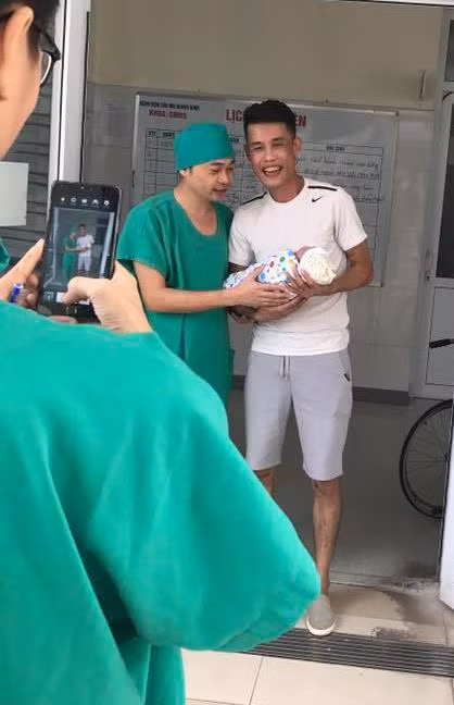 Hiep Ga don con trai chao doi sau van den gay tai nan