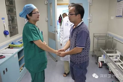 An tuong nu y ta cho benh nhi bu truoc phau thuat-Hinh-2