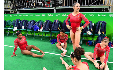 Soi trang phuc cua van dong vien the duc dung cu My