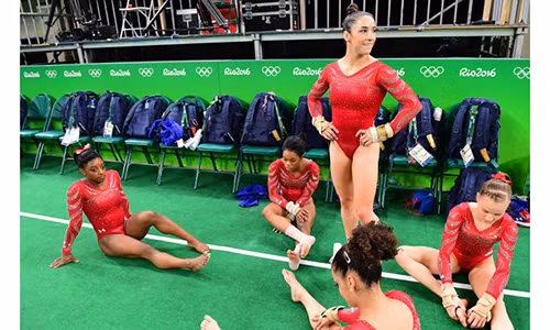 Soi trang phuc cua van dong vien the duc dung cu My