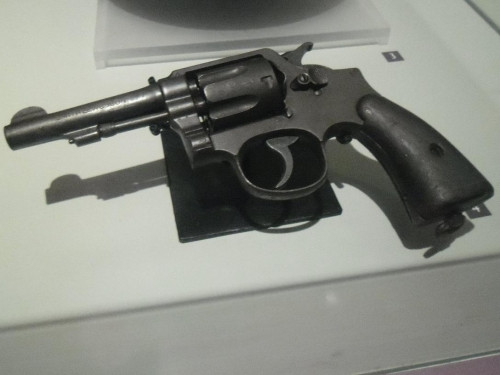 “Chó lửa” là vũ khí mà tướng cướp Kỳ Bút quý hơn mạng sống của mình.