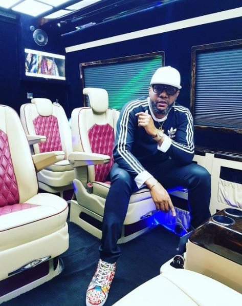 Đã khoe thì phải hẳn chuyên cơ mới xứng tầm.