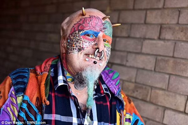 Quy ong xam hinh, cat tai, che luoi, gan mo de giong loai vet