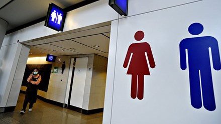 Vụ nổ nhà vệ sinh xảy ra ở quận Hengshan, thành phố Ngọc Lâm, tỉnh Thiểm Tây khiến nhà vệ sinh sập hoàn toàn.