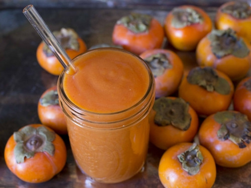 Y học truyền thống cũng cho rằng quả hồng có vị ngọt, chát, tính hàn.