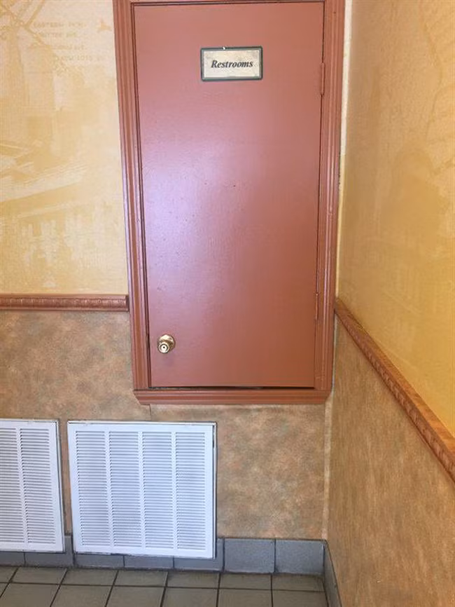 Bước ra khỏi cửa là có thông gió mát chân ngay.