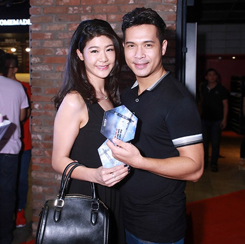 Mới đây, cặp đôi nổi tiếng trai tài – gái sắc Trương Thế Vinh và Huỳnh Lý Đông Phương đã quyết định hủy hôn dù đã làm đám hỏi trước đó. Trước đó, cặp đôi xác định mối quan hệ tình cảm nghiêm túc khi đã bí mật tổ chức đám ăn hỏi tại nhà riêng ở TP. Hồ Chí Minh vào tháng 5 năm nay. Tuy nhiên cộng đồng mạng thực sự đã sốc, khi có thông tin cặp đôi đã hủy hôn. Trương Thế Vinh đăng đàn xác nhận đã chia tay Đông Phương cách đây vài tháng, trong khi nữ cơ trưởng được cho là sẽ kết hôn với một người khác trong thời gian sắp tới.