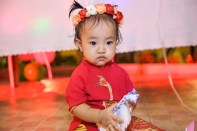 Bé Kim Hậu được ba cho đóng phim Lộc Phát sau khi sinh được 6 tiếng. Quyết định này của Hiếu Hiền nhận nhiều luồng dư luận trái chiều. Siêu mẫu Xuân Lan từng lên tiếng phản đối hành động của nam diễn viên.