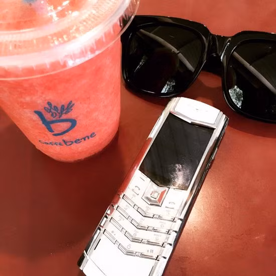 Nhà cũ của Bảo Thy toạ lạc tại quận 7, trong khu biệt thự Kiều Đàm, cao 8 tầng, trị giá hơn chục tỷ. Những năm 2014 – 2015, Bảo Thy liên tiếp gặp hạn, nổi cộm nhất là vụ việc nhà riêng bị cháy. Suýt chết, nữ ca sĩ sốc nặng, hoảng loạn tinh thần đến mức muốn bỏ Việt Nam sang Mỹ sinh sống. Phải mất một thời gian dài, nữ ca sĩ Bảo Thy mới bình tâm trở lại và bắt tay vào công việc. Cháy nhà, cháy xe, cô phải làm việc cật lực, tích cóp để vượt qua khó khăn. Cuối năm 2015, Bảo Thy khoe khéo tậu siêu xe Porsche Panamera màu trắng sang trọng với trị giá vào tầm 7,52 tỷ đến 8,77 tỷ đồng. Chủ sở hữu hợp pháp trên giấy tờ pháp lý của xe đều mang tên cô.