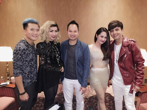 Trong chuyến lưu diễn lần này, Bảo Anh hội ngộ rất nhiều đồng nghiệp nữ ca sĩ Hồng Nhung Sao Mai Điểm Hẹn, ca sĩ Hồ Quang Hiếu.