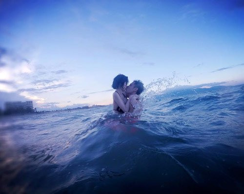 Nhiều người gọi Tâm Tít là một trong những bà vợ hot girl hạnh phúc nhất showbiz quả không sai. Giữa hàng loạt scandal đổ vỡ tình cảm của các hot girl, sao nữ trong làng giải trí Việt, Tâm Tít vẫn hạnh phúc với gia đình nhỏ yên ấm. Điều đó thể hiện qua nhan sắc mặn mà, thần thái tươi tắn và những khoảnh khắc ngọt ngào bên chồng trong cuộc sống thường ngày và những chuyến du lịch lãng mạn.