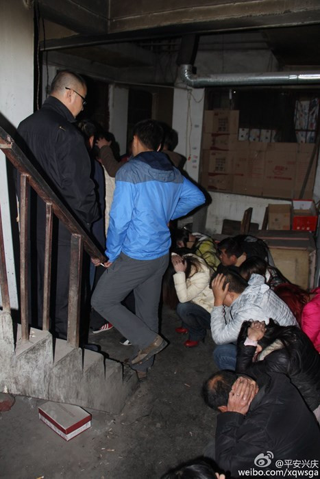 Bi kich con trai bat ca me gan 60 tuoi ban dam-Hinh-3