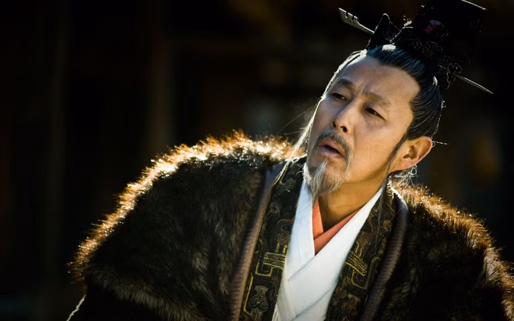 Tiếp đó là nghệ sĩ gạo cội Trần Đạo Minh. Sinh năm 1955 tại Thiên Tân, nam diễn viên từng giành giải Kim Ưng nhờ Mạt đại hoàng đế, vào vai Phổ Nghi thời thanh niên. Trong sự nghiệp, ông được nhiều giải thưởng cấp nhà nước.