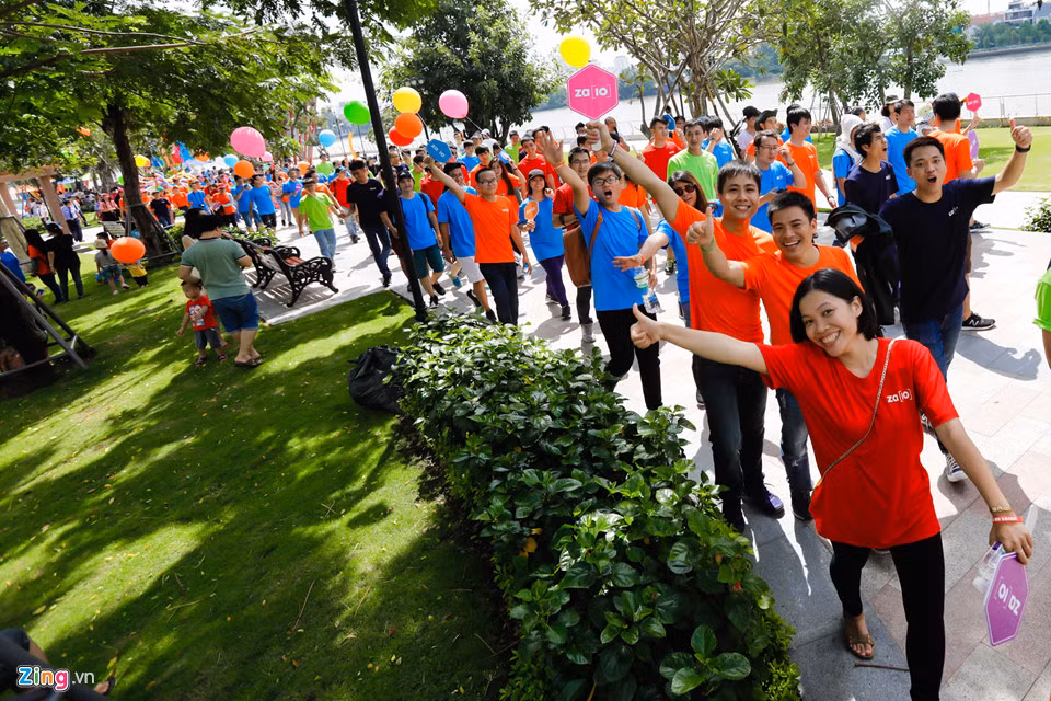 Sau những tiết mục sôi động, Spectrum còn diễn ra cuộc thi đạp xích lô, chạy bộ và diễu hành.