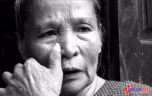 Bà Nguyễn Thị Tuất được người dân Lũng Vị đặt cho cái tên “người đàn bà khổ nhất thế gian” khi 5 người con trai đều đã chết vì ung thư.