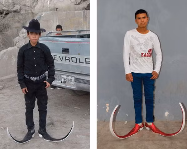 5. Giày cao bồi nhọn hoắt Những gã cao bồi ở đất nước Mexico có style thời trang chẳng hề thua kém gì những người đồng nghiệp ở tiểu bang Texas. Họ còn sáng tạo cho mình kiểu giày với mũi nhọn hoắt, được biết những đôi giày này lấy ý tưởng từ những...chú lùn trong thần thoại. Những đôi giày kì dị này có giá trị to lớn với người sở hữu, chúng tượng trưng cho sự may mắn và niềm hạnh phúc trong cuộc sống.