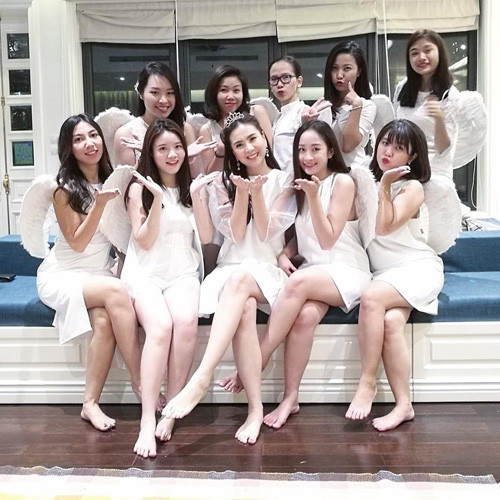 Mai Ngọc xinh đẹp trong tiệc chia tay đời độc thân.