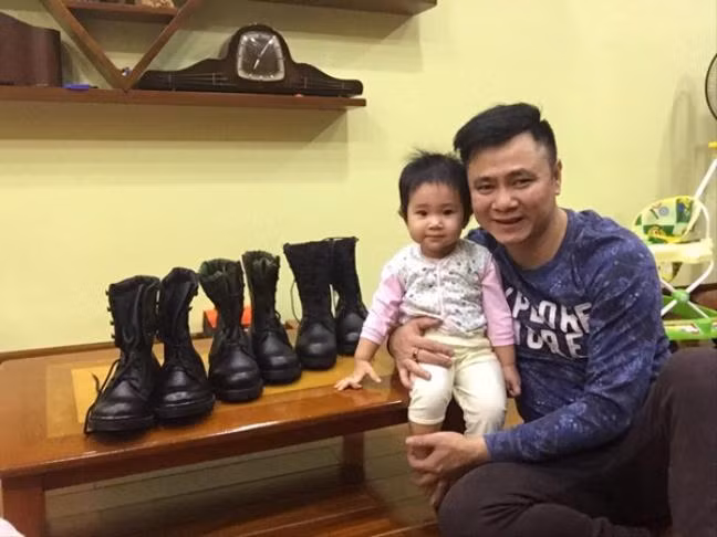 Tự Long thường xuyên khoe ảnh con trên trang cá nhân.