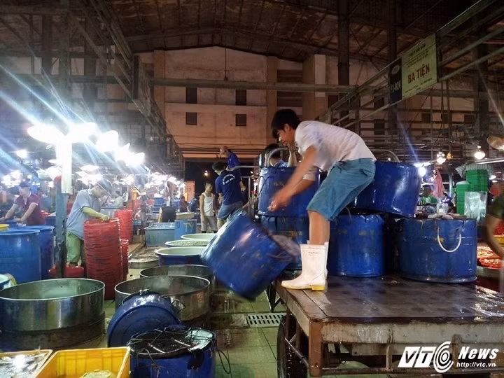 Cuu van nhi co cuc muu sinh noi cho dem giua Sai Gon-Hinh-3