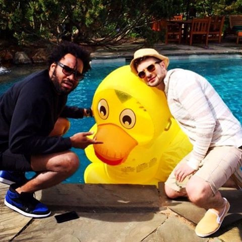 Một bạn học của Alex chia sẻ trên New York Post rằng anh không phải người hào nhoáng. Chàng trai từng lái chiếc xe Lexus SUV cũ khi còn đi học, không mặc đồ thiết kế và cũng mang cặp tới trường như bao bạn bè khác. Mỗi kỳ nghỉ hè, Alex thường làm việc tại phòng thư thuộc Quỹ đầu cơ Manhattan của bố.