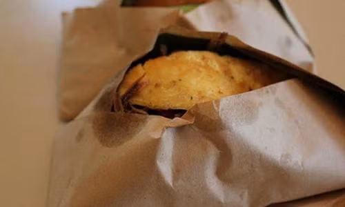 Hiem hoa khon luong tu giay goi thuc an nhanh