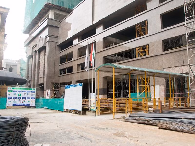 Home City Trung Kính đã cất nóc và cơ bản hoàn thiện phần đế.