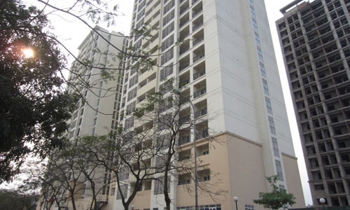 Cả tòa nhà dành cho sinh viên vẫn bỏ không.