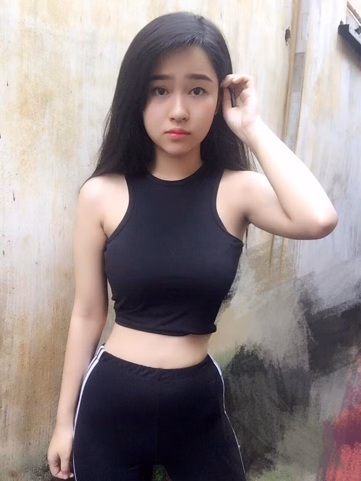 Bảo My chia sẻ với chúng tôi, việc nổi tiếng trên mạng xã hội mang đến cho cô nhiều niềm vui và cả sự phiền muộn. "Những hình ảnh hay phát ngôn trên Facebook của tôi đều bị mọi người soi mói. Thậm chí nhiều bạn cho rằng Bảo My chỉ là cô nàng sống ảo". Tuy nhiên, Bảo My khẳng định, tất cả điều này không thể cản trở cô đến với nghệ thuật - mơ ước từ khi còn nhỏ. Hot girl xinh đẹp muốn chứng minh bản thân qua những sản phẩm sáng tạo.