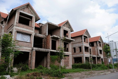 Ở khu đô thị Trung Văn, một trong những khu vực khá đẹp của Thủ đô, nhiều nhà cũng trong tình trạng không người ở.