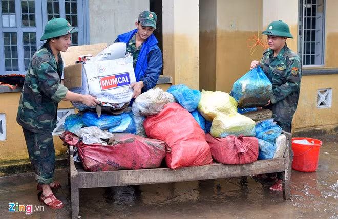 Ngay sau khi lũ rút, tỉnh Phú Yên huy động hàng trăm cán bộ, chiến sĩ về vùng lũ quét, lốc xoáy..., vùng ngập lũ thiệt hại nặng giúp dân khắc phục hậu quả, sớm ổn định cuộc sống.