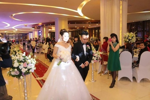Hiện tin tức về đám cưới siêu hoành tráng này vẫn đang nhận được nhiều sự quan tâm của cộng đồng mạng.