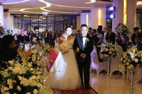 Cô dâu, chú rể chủ nhân chính của bữa tiệc.