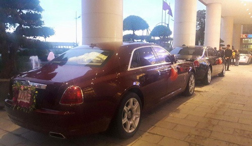 Dàn siêu xe hoành tráng xuất hiện trong đám cưới thiếu gia Quảng Ninh.