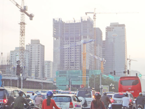 Đường Lê Văn Lương như “đại công trường”